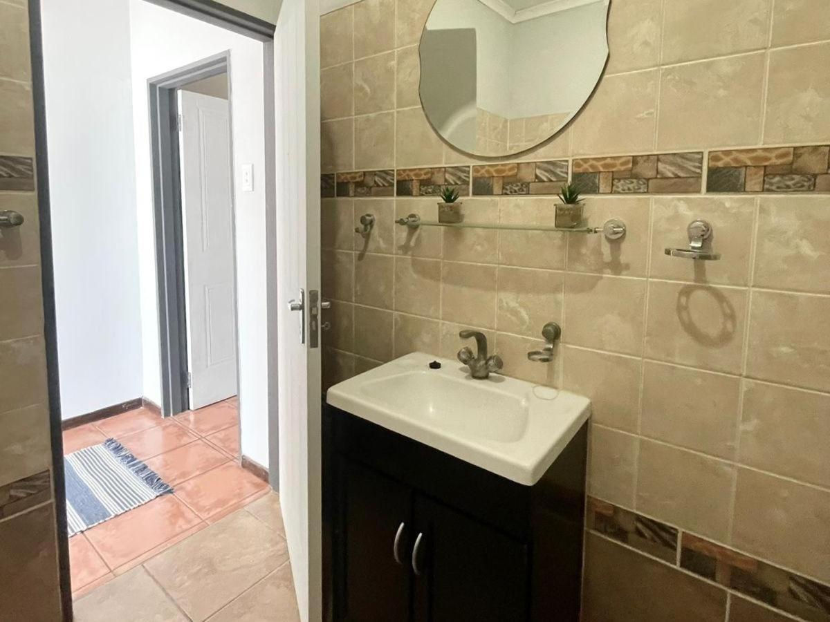 Eden Chalets Windhoek Zimmer foto